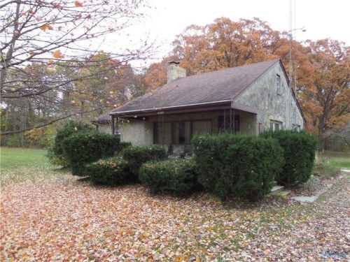 2011 Albon Rd, Holland, OH 43528-9615