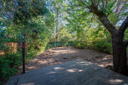 817 Walnut Ave, Ukiah CA  95482-3702 exterior