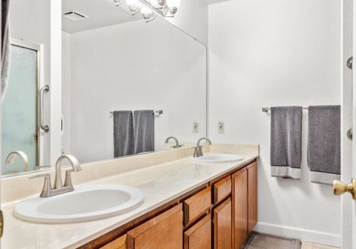 1317 Trinity Way, Turlock CA  95382-0760 exterior