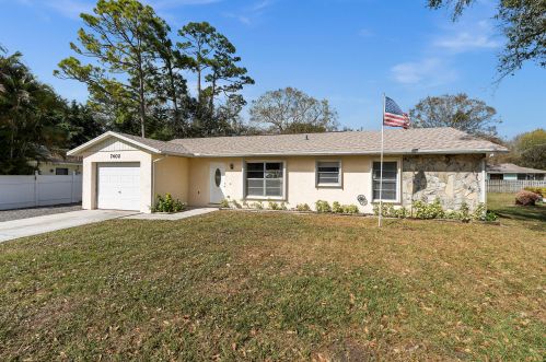 7402 Lakeland Blvd, Fort Pierce, FL 34951-1471