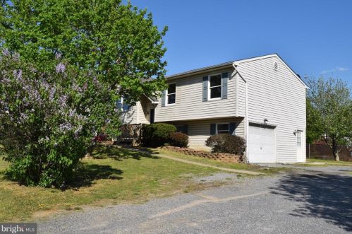 63 Greenleaf Rd, Strasburg, VA 22657-3685