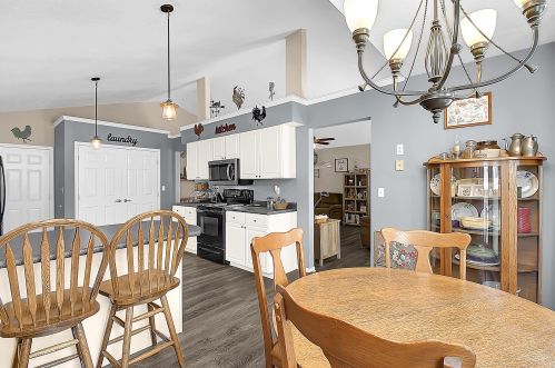 1884 Shoshone Dr, London OH  43140-9020 exterior