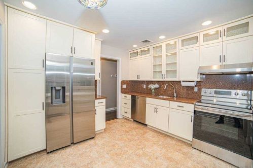 27 Bayview Ln, Amityville, NY 11701-3924