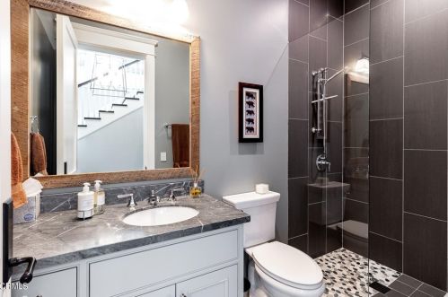 655 Hillcrest Ave, La Canada CA  91011-4040 exterior