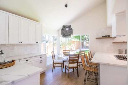 1527 Linda Sue Ln, Encinitas CA  92024-2424 exterior