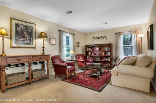 14 Robinson Ct, East Freehold NJ  07728-4327 exterior