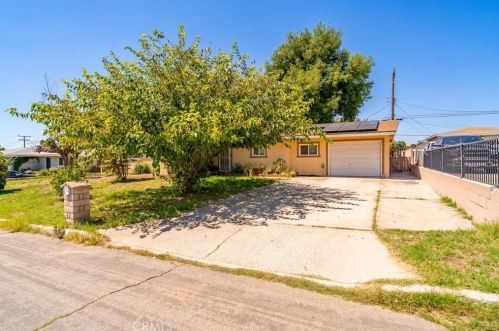 1030 Gardena Ave, Rialto, CA 92376-4215