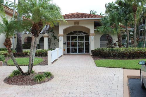 2106 Glenmoor Dr, West Palm Beach, FL 33409-2771