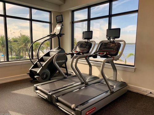 9407 Quarry Dr, Naples FL  34120-5223 exterior