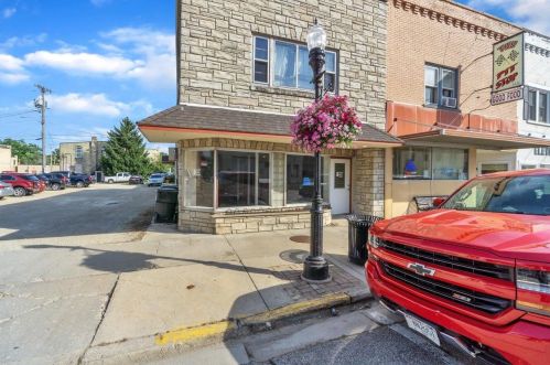 15 Swift St, Edgerton, WI 53534-1843