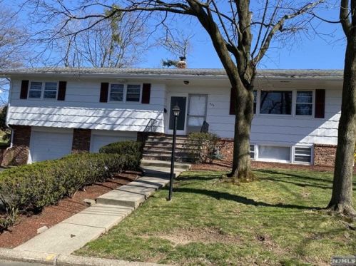 335 Elisa Dr, Englewood NJ  07632-1721 exterior