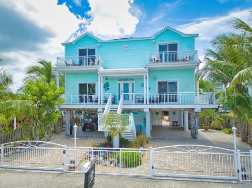 121 Grassy Rd, Key Largo, FL 33037-3004