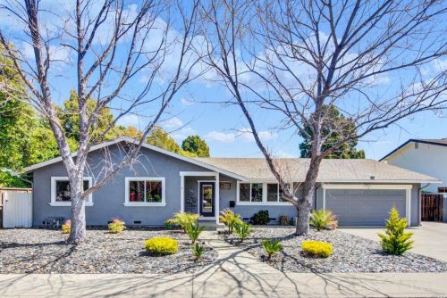 311 Edgewood Dr, Vacaville CA  95688-3602 exterior