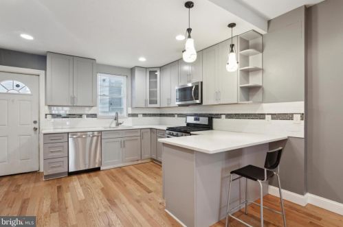 2504 Manton St, Philadelphia PA  19146-3916 exterior