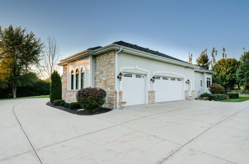 1410 Bristlecone Dr, Chenequa WI  53029-8653 exterior