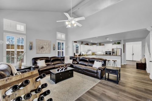 585 Topeka Ln, Vacaville CA 95687-4353 exterior