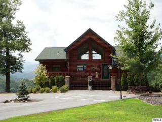 271 Laurel Oaks Way, Gatlinburg, TN 37738-1407