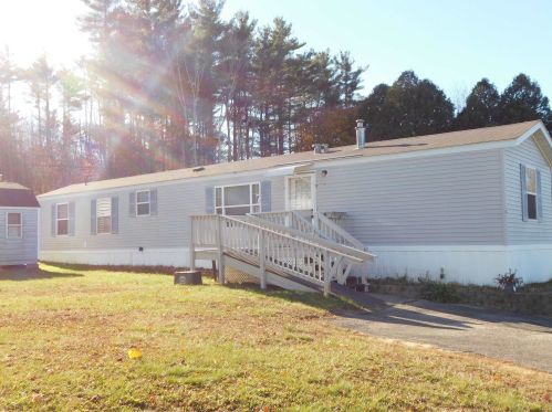 3 Parker Ave, Raymond, NH 03077-1348