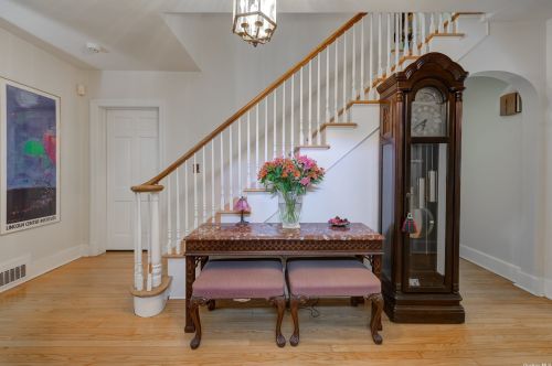 557 Cambridge Ave, Westbury, NY 11590-1335