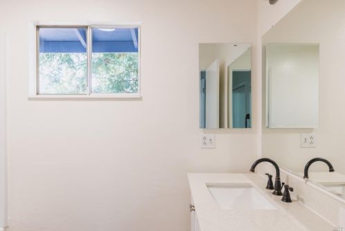 810 Walnut Ave, Ukiah CA  95482-3703 exterior