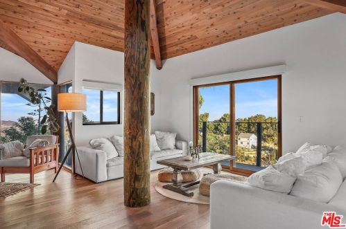 21629 Saddle Peak Rd, Topanga CA  90290-3415 exterior
