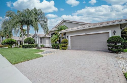 7068 Falls Rd, Boynton Beach, FL 33437-6317
