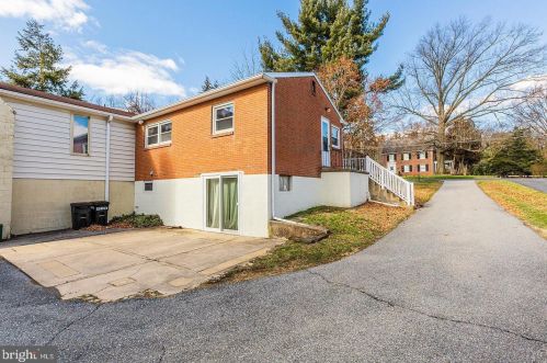 130 Delp Rd, Lancaster PA  17601-3906 exterior