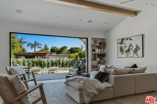 12600 Emelita St, North Hollywood CA  91607-1017 exterior