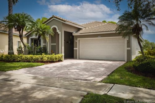 1345 167th Ave, Hollywood, FL 33027-1420