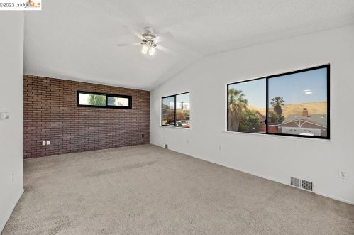 4369 Hillview Dr, West Pittsburg CA  94565-6071 exterior