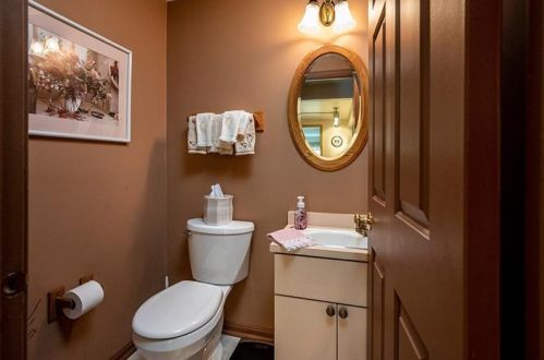 27 Greenview Dr, Jeannette PA  15644-9674 exterior