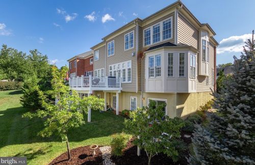 18345 Mid Ocean Pl, Leesburg VA 20176-7451 exterior