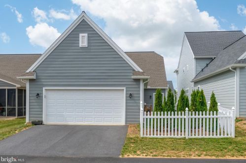 412 Constitution Dr, Ephrata PA  17522 exterior