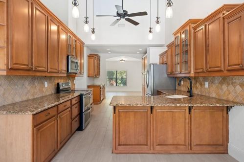 552 Lake Ave, Altamonte Springs FL  32701-3639 exterior