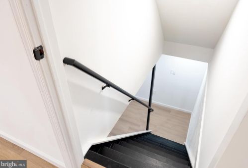 18 Soden Ct, Trenton NJ  08620-2963 exterior