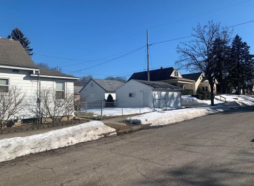 1001 Holt Ave, Milwaukee, WI 53207-3539