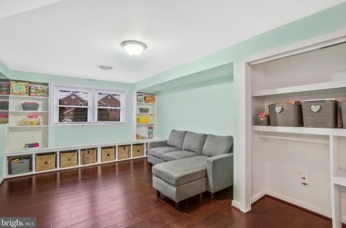 7604 Gresham St, Springfield VA  22151-2933 exterior