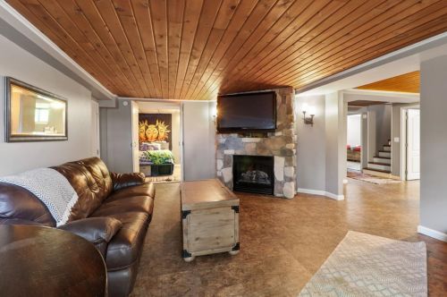 2 3 St, Hobart IN 46342-4306 exterior