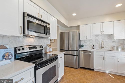 7716 Groveland Heights Ct, Springfield VA  22153-2255 exterior