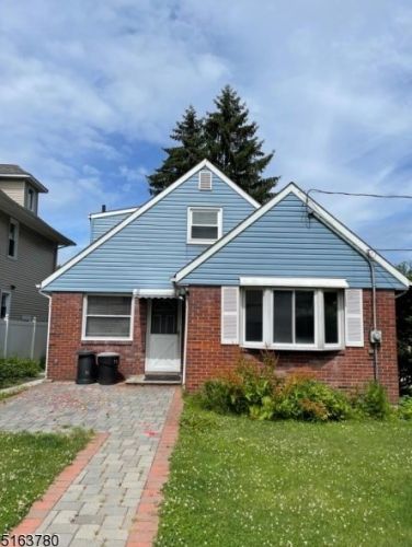 75 Hackensack Ave, Ridgefield Park NJ  07660-1440 exterior