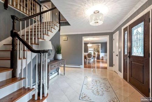 220 Allendale Ave, Allendale NJ  07401-1725 exterior