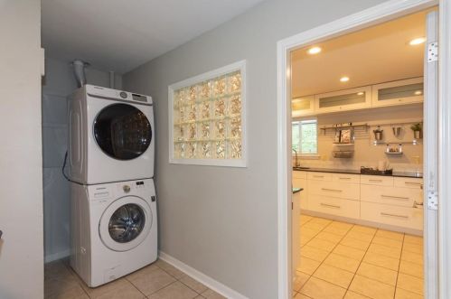 8016 Briarwood Ln, Austin TX 78757-6929 exterior