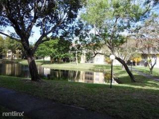 3285 Foxcroft Rd, Hollywood FL  33025-4192 exterior