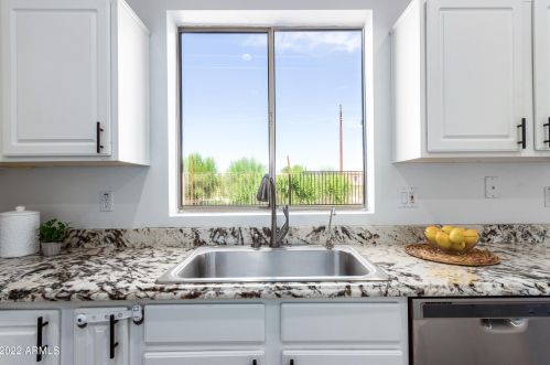 1342 Dunbar Dr, Phoenix AZ 85041-6151 exterior