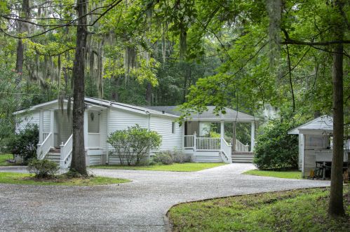54 Jennings Rd, Beaufort, SC 29906-8931