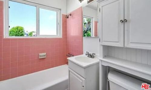 1601 Artesia Blvd, Manhattan Beach CA  90266-7136 exterior