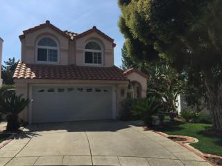 1406 Portofino Dr, Vista, CA 92081-5301
