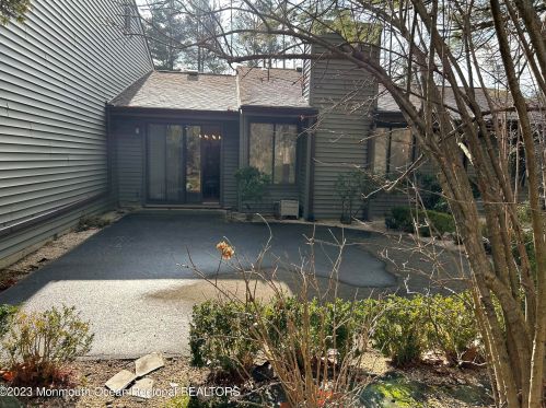 29 Hampton Ct, Tinton Falls NJ  07701-5407 exterior