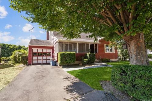 36 Main St, Stony Point, NY 10980-1650