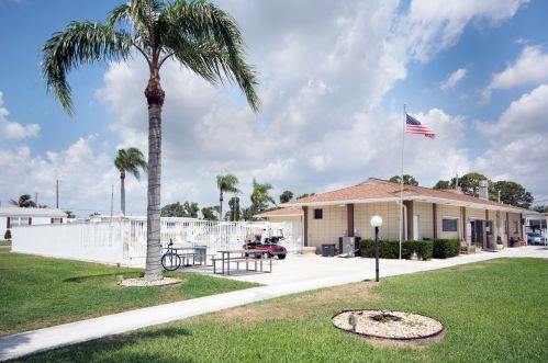 4104 Sandpine Cir, Boynton Beach FL  33436-2660 exterior